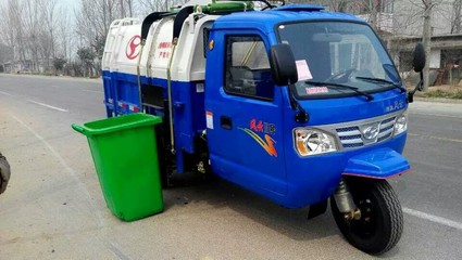 掛桶自卸式垃圾車 小型環(huán)保利器的全面解析